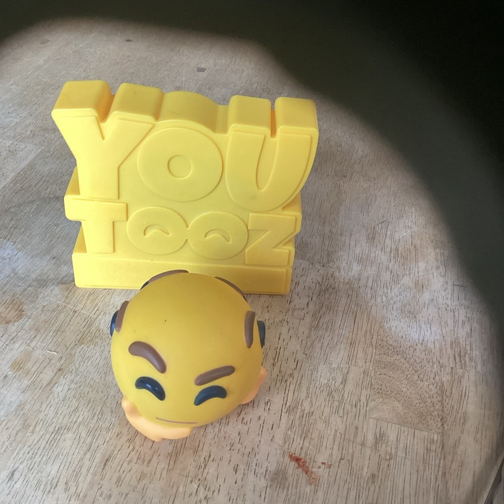 Youtooz: Emoji Collection - Thinking Emoji Vinyl Figure #1 Set